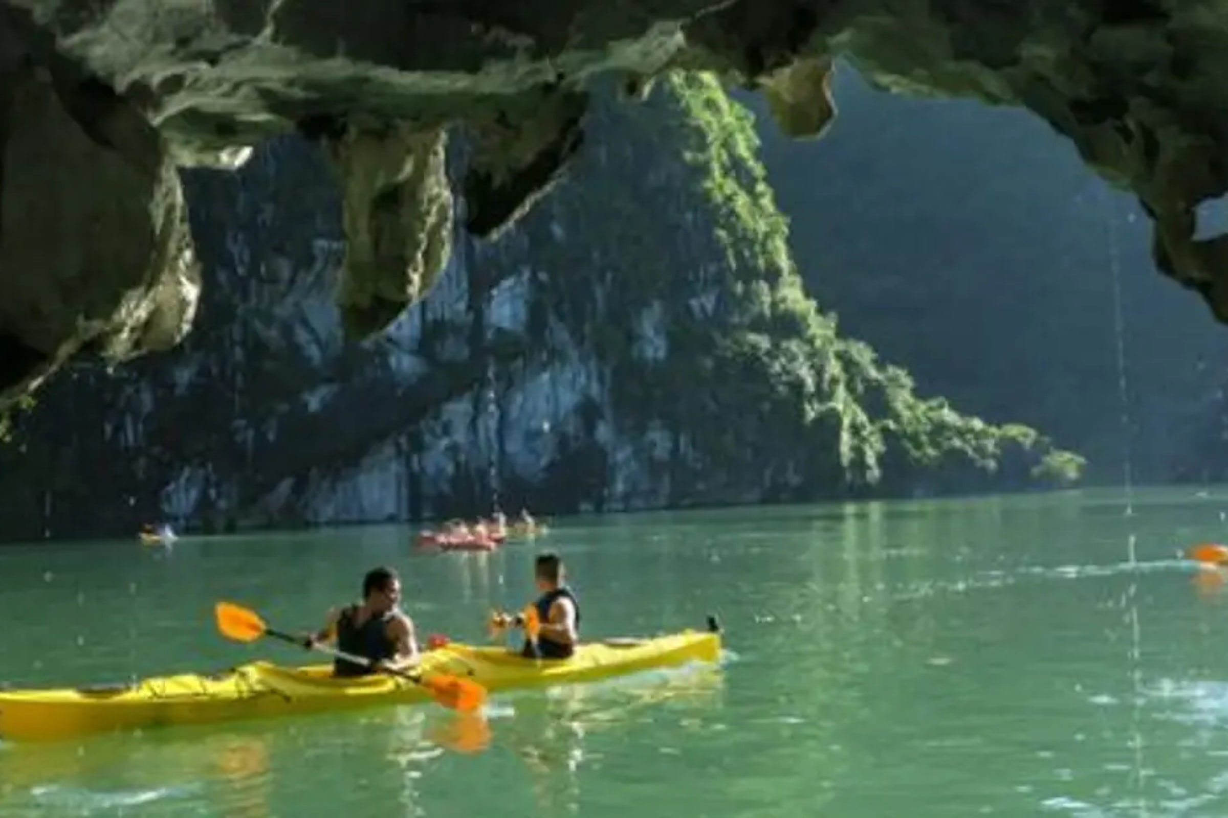 Lan Ha Bay Cruise Day Trip: Sea food lunch, Kayaking, Sandy Beach, Tunnel caves